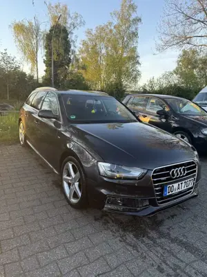 Audi A4 Avant 2.0 TDI DPF clean diesel quattro S line Sportpaket