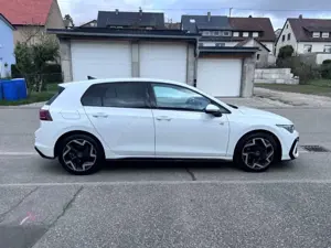 Volkswagen Golf VIII 8 1.5eTSI DSG R-Line ACC APP.NAVI RFK Bild 4
