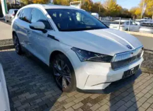 Skoda Enyaq iV 80 LOFT MATRIX+NAVI+AHK+PANO+HuD+WäPu Bild 2