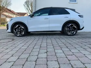 Volkswagen T-Roc T-Roc 1.5 eTSI OPF DSG R-Line AHK Pano DCC HK Black 20" 360° HUD fast voll