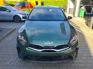 Kia Ceed / cee'd Ceed 1.5 T-GDI AT Kamera*Sitzheizung*APP*Navi