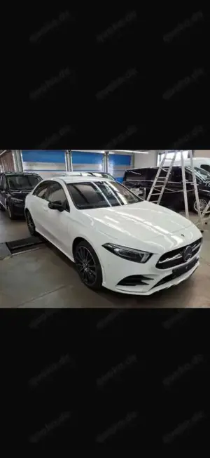 Mercedes-Benz A 250 e 8G-DCT AMG Line Bild 2
