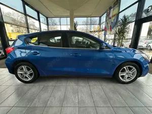 Ford Focus Lim. *erst 16000 km*inkl. 24 Mon. Garantie