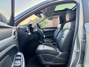 MG ZS Luxury LED*PANO*KEYLESS*360°*LEDER*Rote Nähte