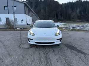 Tesla Model 3 Performance Allradantrieb mit Dualmotor
