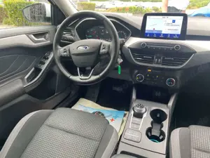 Ford Focus Kombi TDi120 Auto Navi/LED/WiPa/LMF/Tempo Bild 2