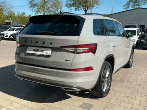 Skoda Kodiaq Sportline 4x4 AHK Lane Matrix ViCo 7 Sitz Bild 5
