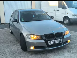 BMW 320 320i Bild 2