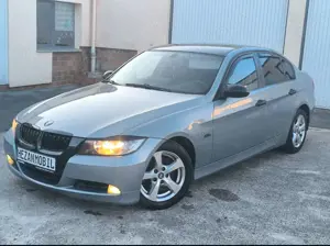 BMW 320 320i Bild 3