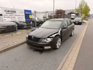 Skoda Superb Combi Elegance 4x4 *Panorama*Leder*2.Hand