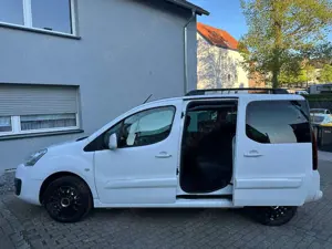 Citroen Berlingo Shine *1.HAND*PANO*CAM*AHK*SHZ*NAVI*TMP Bild 4