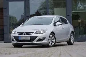 Opel Astra J Lim. Exklusiv MIT 2 JAHREN GARANTIE !!!!