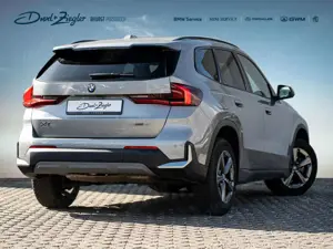 BMW X1 sDrive18i AHK PANO RFK SpSitze LRH TravelPak Bild 3