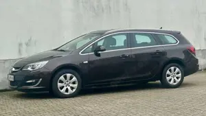 Opel Astra J 1,6 ST Exklusiv GPS-Navi Klima Alu Xenon