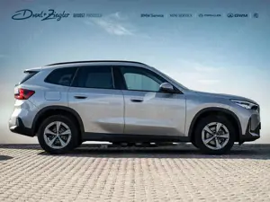 BMW X1 sDrive18i AHK PANO RFK SpSitze LRH TravelPak Bild 2