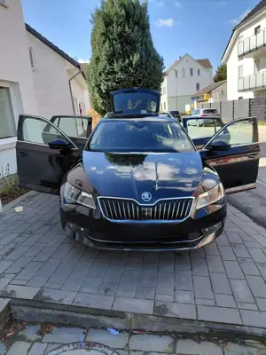 Skoda Superb Skoda Superb Scheckheftgepflegt  8-fach bereift