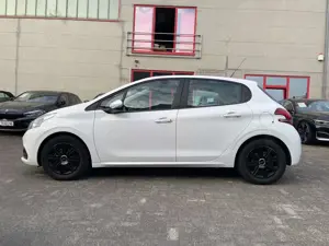 Peugeot 208 Active Bild 2