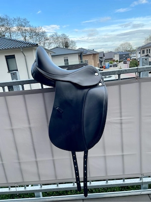 Prestige D1 Dressursattel, 16 Zoll, KW M, Luftkissenfüllung