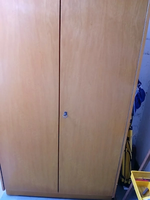 Kleiderschrank