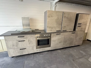 Küche Nobilia mit Geräten top 