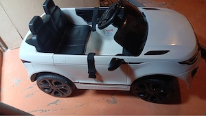 Verkauft wird ein Kinder Elektrofahrzeug mit zwei Sitze