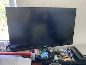 Philips 27' LCD monitor 