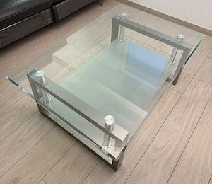 Edler Couchtisch aus Glas und Edelstahl, sehr stabil und wertig