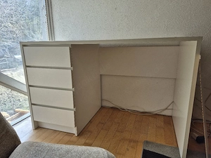 Schreibtisch