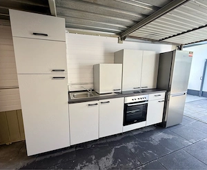 Küche Nobilia mit Geräten top 