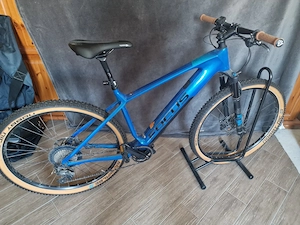 FOCUS Carbon Elektro Mountainbike Raven 9.8 - 29 L blau Gewicht 16 kg.de