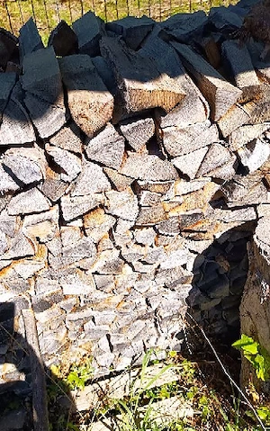 Brennholz trocken zu verkaufen