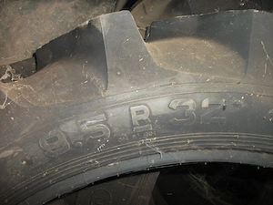 2 Reifen für Schlepper 9,5 R 32