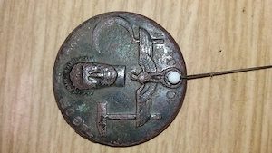 Anstecker Sammlerstück TAG DER ARBEIT 1934 Sondenfund mit deutlicher Symbolik