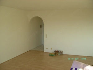 Vermiete in HEIMSHEIM in Aussichtslage sonniges 1-Zi. App. mit Kü., Bad WC, Balkon, Keller, Pkw-Stpl
