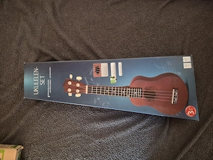 Ukulele fast unbenutzt