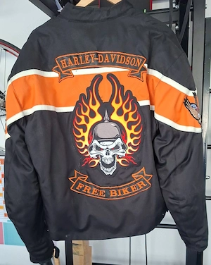 Jacke mit Harley-Davidson Stickern in XL
