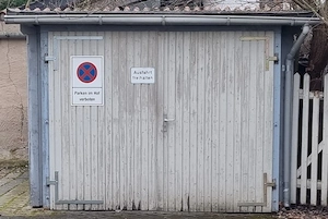 Garage Gartenhaus Schuppen aus Holz mit großen Flügeltüren