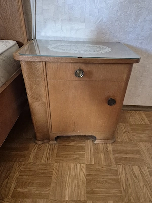 Zwei Vintage Nachttische
