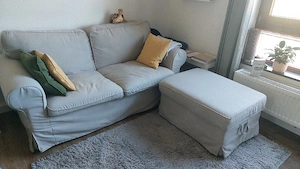 2-Sitzercouch mit Sitzhocker