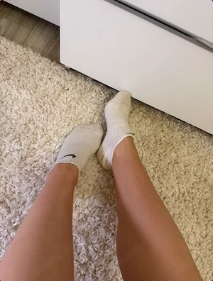 Getragene Socken von einer 19-jährigen Studentin 