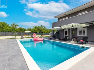 Ferienhaus Kroatien mit 2 Wohnungen mit Pool, Nähe Trogir 