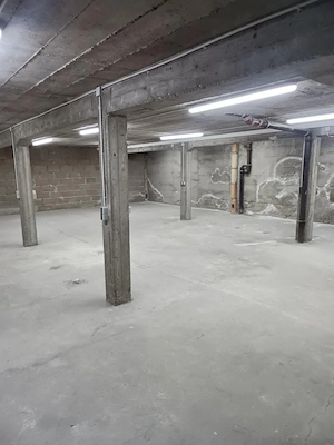 120m  Nutzraum Hobbyraum Werkstatt Showroom im Mehrfamilienhaus (UG)