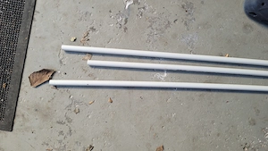Kabelkanäle, rund, Kunststoff, 3 Stück, ca. 2 Meter lang, zu verschenken.