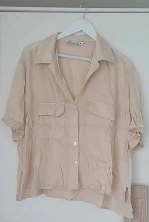 Leichte Damenbluse in Beige Nude-Ton.