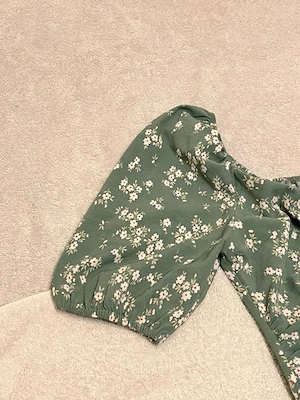 Damen Bluse Crop Wickelbluse Grün Blumen Puffärmel Größe S Sommer Bild 5