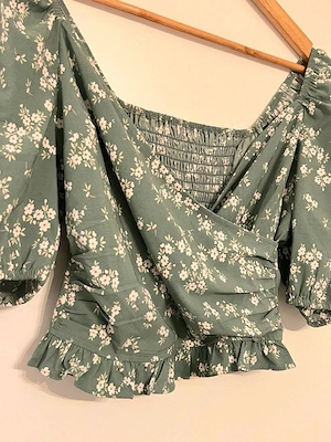 Damen Bluse Crop Wickelbluse Grün Blumen Puffärmel Größe S Sommer Bild 3