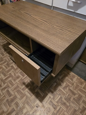 TV-Tisch und Kommode  Bild 7