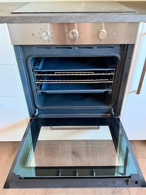 Moderne 2-teilige Einbauküche Weiß Hochglanz   neuwertig Bild 4