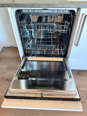 Moderne 2-teilige Einbauküche Weiß Hochglanz   neuwertig Bild 5
