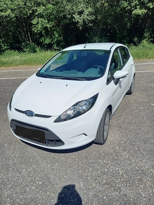 Ford Fiesta Trend 1,4, weiß, 5-türig, TÜV neu Bild 5